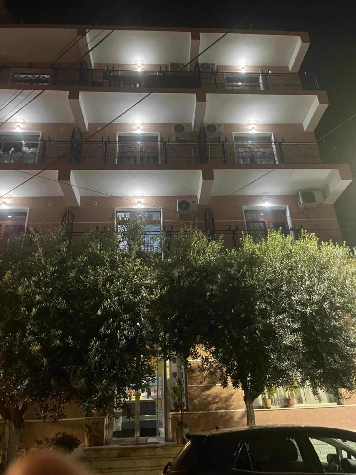 Hotel Luli City Center Durres Bagian luar foto